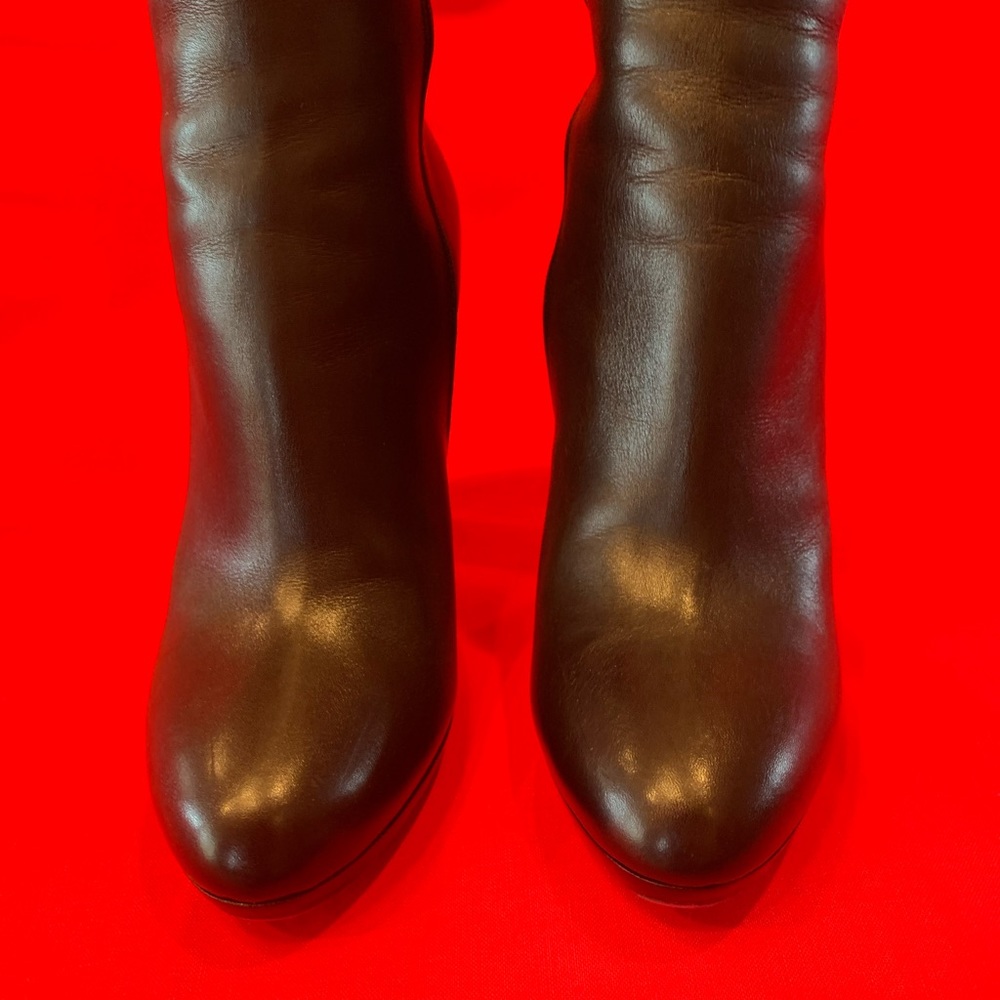 Gorgeous! Virtually new condition.  Poshmark verified authentic.